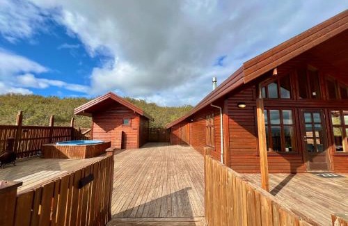 Blaskogabyggd Casa | Private cottage on Golden Circle with hot tub