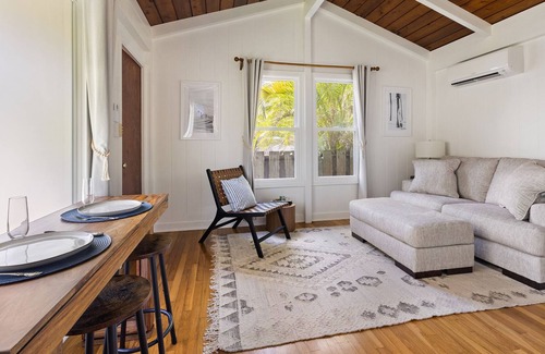 Kailua Cabaña | Private Cottage Steps to Kailua Beach! Air-conditioning, parking & washer/dryer