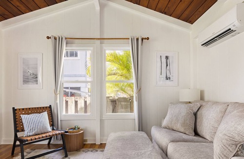 Kailua Cabaña | Private Cottage Steps to Kailua Beach! Air-conditioning, parking & washer/dryer