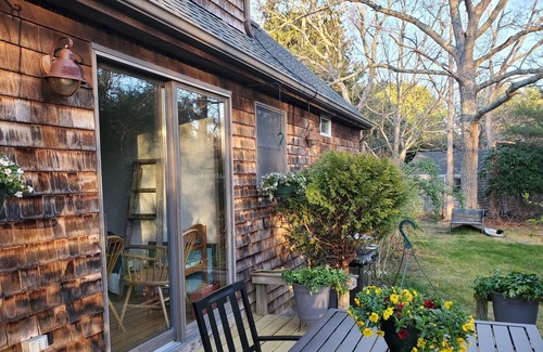 Vineyard Haven Cabaña | Private cottage with association pool