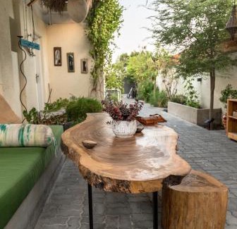 Jumeirah Casa | Private Cottage with bbq area 5 min walk to beach!
