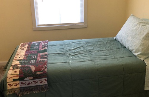 Le Roy Casa | PRIVATE COUNTRY ABODE BY WELLS LAKE MICHIGAN - sleeps 3
