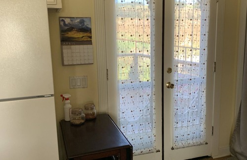 Arroyo Grande Apartamento | Private country cottage with gazebo and rose garden. Wineries nearby.