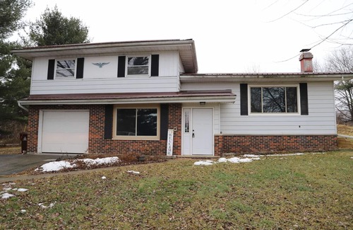 Mount Pleasant Casa | Private Country Retreat Near CMU & Soaring Eagle Casino Sleeps 10