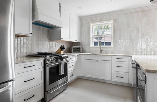 South of Broad Casa | 3 BR / 2. 5 BA Townhome en el histórico Harleston Village, Wifi gratuito y estacionamiento!