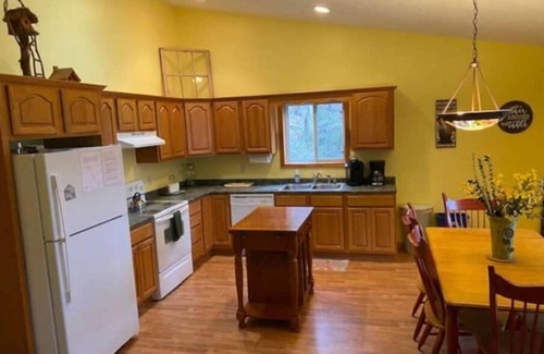 Maple Springs Casa | Private, cozy 2 bedroom with views, sleeps 5