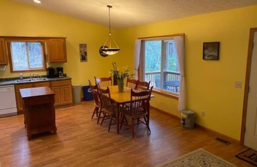 Maple Springs Casa | Private, cozy 2 bedroom with views, sleeps 5