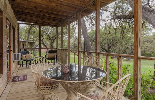 Leakey Cabina | Vistas a las montañas en la región de los arces perdidos: ¡corazón del país de las colinas de Texas!