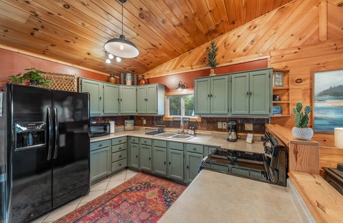 Mentone Cabina | Private, Cozy Cabin only 7 min from Downtown Mentone