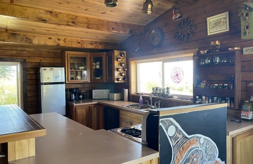 Ninilchik Cabina | Private Cozy Cabin with Amazing Inlet Views