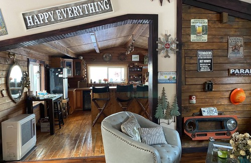 Ninilchik Cabina | Private Cozy Cabin with Amazing Inlet Views