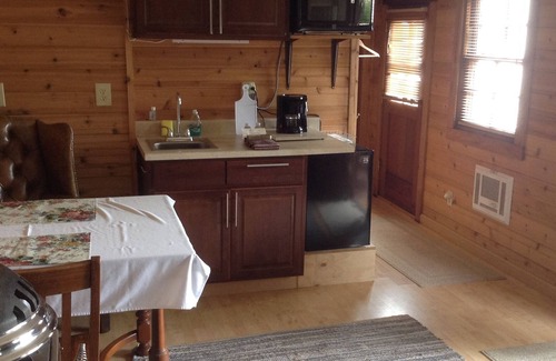 Mendocino Cabaña | Acogedora casa de campo privada en el corazón de la aldea de Mendocino