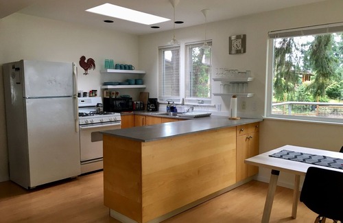Freeland Cabaña | Private Cozy Cottage with view