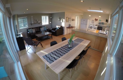 Freeland Cabaña | Private Cozy Cottage with view
