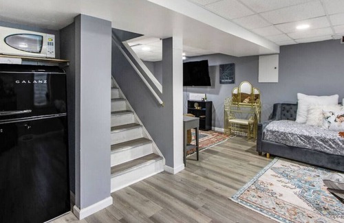 Eastwood Casa | PRIVATE Cozy Finished Basement with backyard oasis