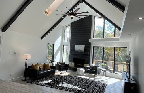 Hickory Casa | Private cozy lake house with indoor pool!