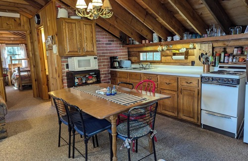 Remer Cabina | Private, cozy log cabin on beautiful Washburn Lake with 374 feet of lakeshore!