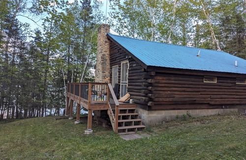 Remer Cabina | Private, cozy log cabin on beautiful Washburn Lake with 374 feet of lakeshore!
