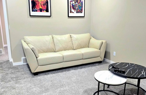 Airdrie Casa | Private, Cozy, Lux, Spacious One Bedroom Suite