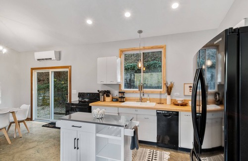 Anderson Township Cabaña | Private & Cozy Modern Bungalow Conveniently Located