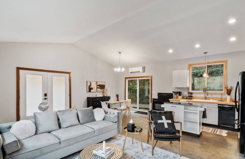 Anderson Township Cabaña | Private & Cozy Modern Bungalow Conveniently Located