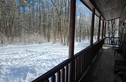 Putney Cabina | Private Cozy Mountain Cabin Hideaway