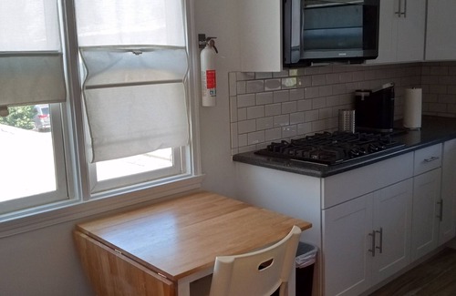 South Wrigley Apartamento | Private, cozy-newly remodeled