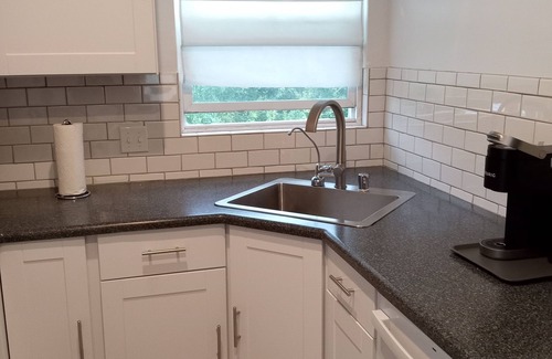 South Wrigley Apartamento | Private, cozy-newly remodeled