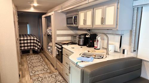 Ludlam Casa | Private Cozy R/V , for your enjoyment