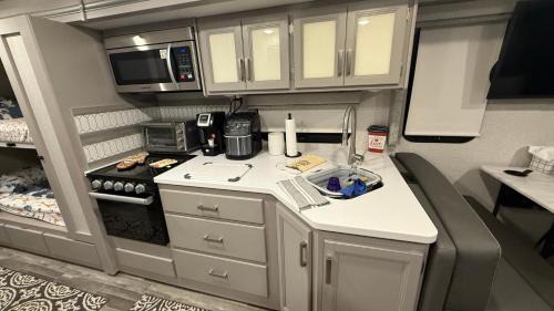 Ludlam Casa | Private Cozy R/V , for your enjoyment