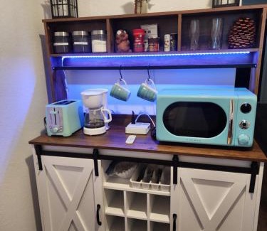 San Antonio Casa | Private Cozy Room and Bathroom in Home near Seaworld Riverwalk and AFB