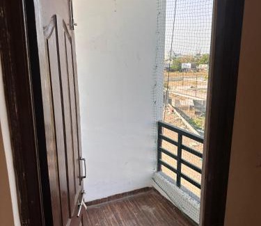 Indore Casa | Private Cozy Room in Central Flat