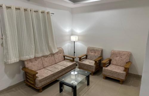 Indore Casa | Private Cozy Room in Central Flat