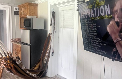 Harvest Apartamento | Private cozy unit with a sunroom & kitchenette!