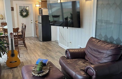 Harvest Apartamento | Private cozy unit with a sunroom & kitchenette!