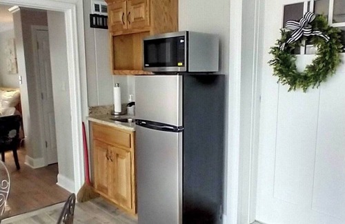 Harvest Apartamento | Private cozy unit with a sunroom & kitchenette!
