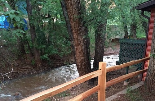 Manitou Springs Cabina | ¡CABINA CREEKSIDE privada! ♥ Cerca del jardín de los dioses y Pikes Peak. Mascota / 420 OK!