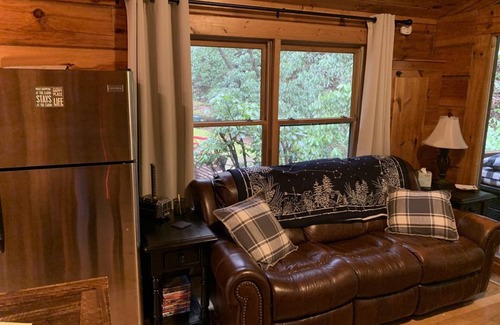 Topton Cabina | Private Creekside Cabin w/Hot Tub in the Nantahala Gorge