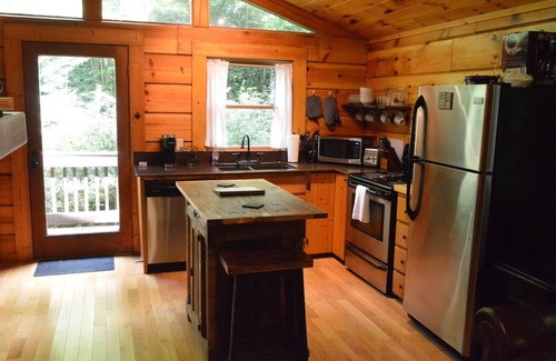 Topton Cabina | Private Creekside Cabin w/Hot Tub in the Nantahala Gorge