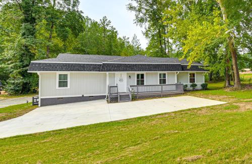 Sanford Casa | Private Deck and Yard Home 3 Mi to Dtwn Sanford!