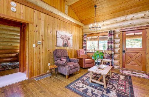 Arlington Heights Casa | Private Deck Dog-Friendly Arlington Cabin