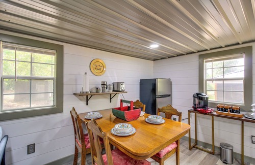 Henagar Apartamento | Private Deck: Studio Near Guntersville Lake!