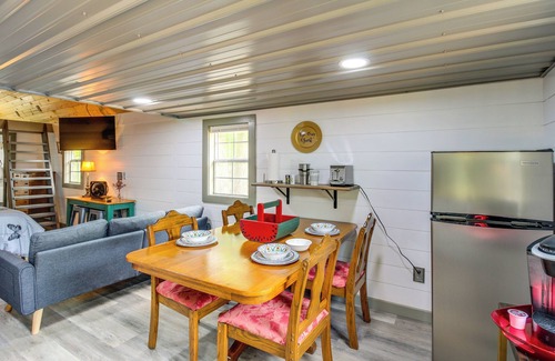 Henagar Apartamento | Private Deck: Studio Near Guntersville Lake!