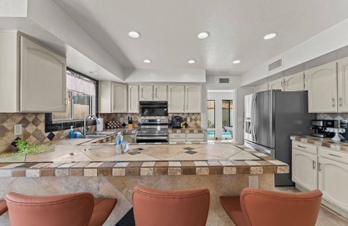 Glendale Casa | Private Desert Oasis – 5BR Retreat with Pool Near Stadium & Golf