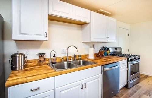 Wonder Valley Casa | Private Desert Retreat with Rock Tub -3 BR/2Bath