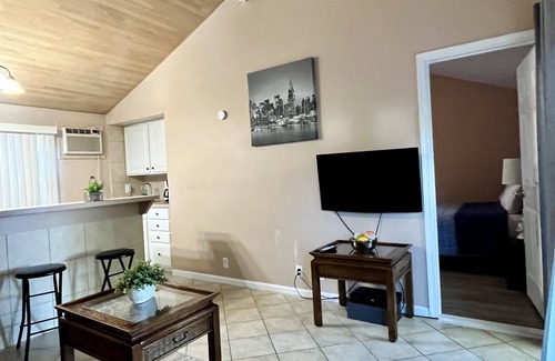 Glen Burnie Casa | Casa de huéspedes privada independiente de 1 dormitorio.