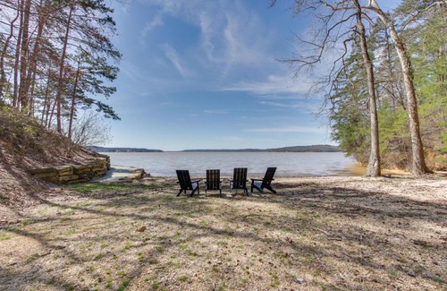 Waterloo Casa | Private Dock and River Views Modern Gem in Waterloo
