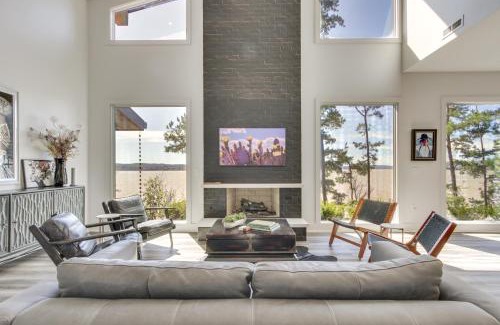 Waterloo Casa | Private Dock and River Views Modern Gem in Waterloo