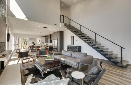 Waterloo Casa | Private Dock and River Views Modern Gem in Waterloo
