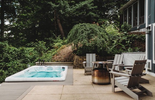 Berrien Springs Casa | boat, hot tub, fire pit, kayaks, private swim island, Notre Dame, wineries